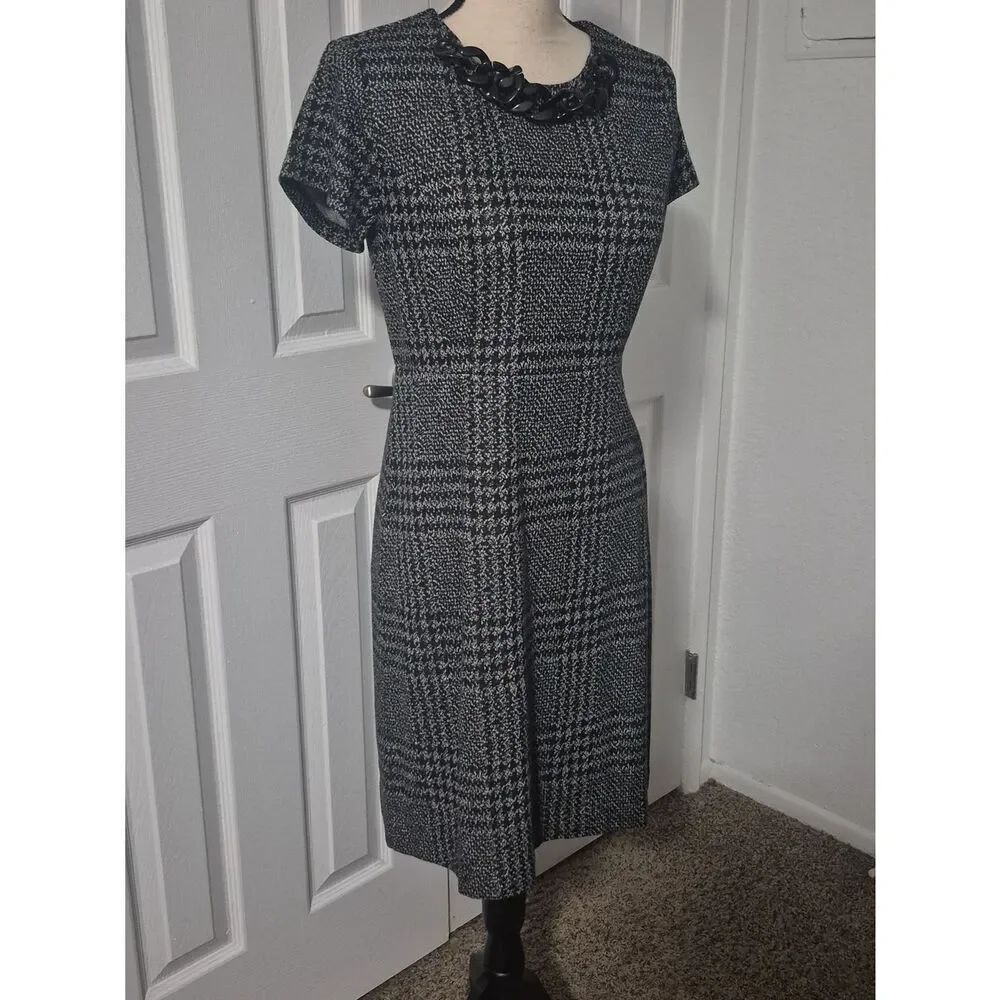 💥3/$55💥Karl Lagerfeld Black Gray Plaid Midi Dress Beaded Necklace Sz 8